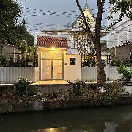 曼谷 Baan Debtida酒店 外观 照片