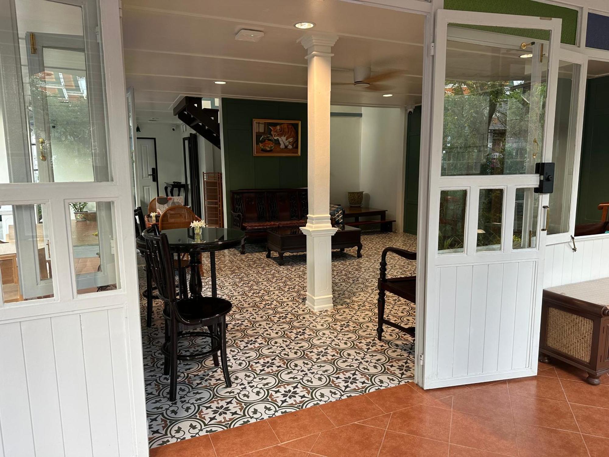 曼谷 Baan Debtida酒店 外观 照片