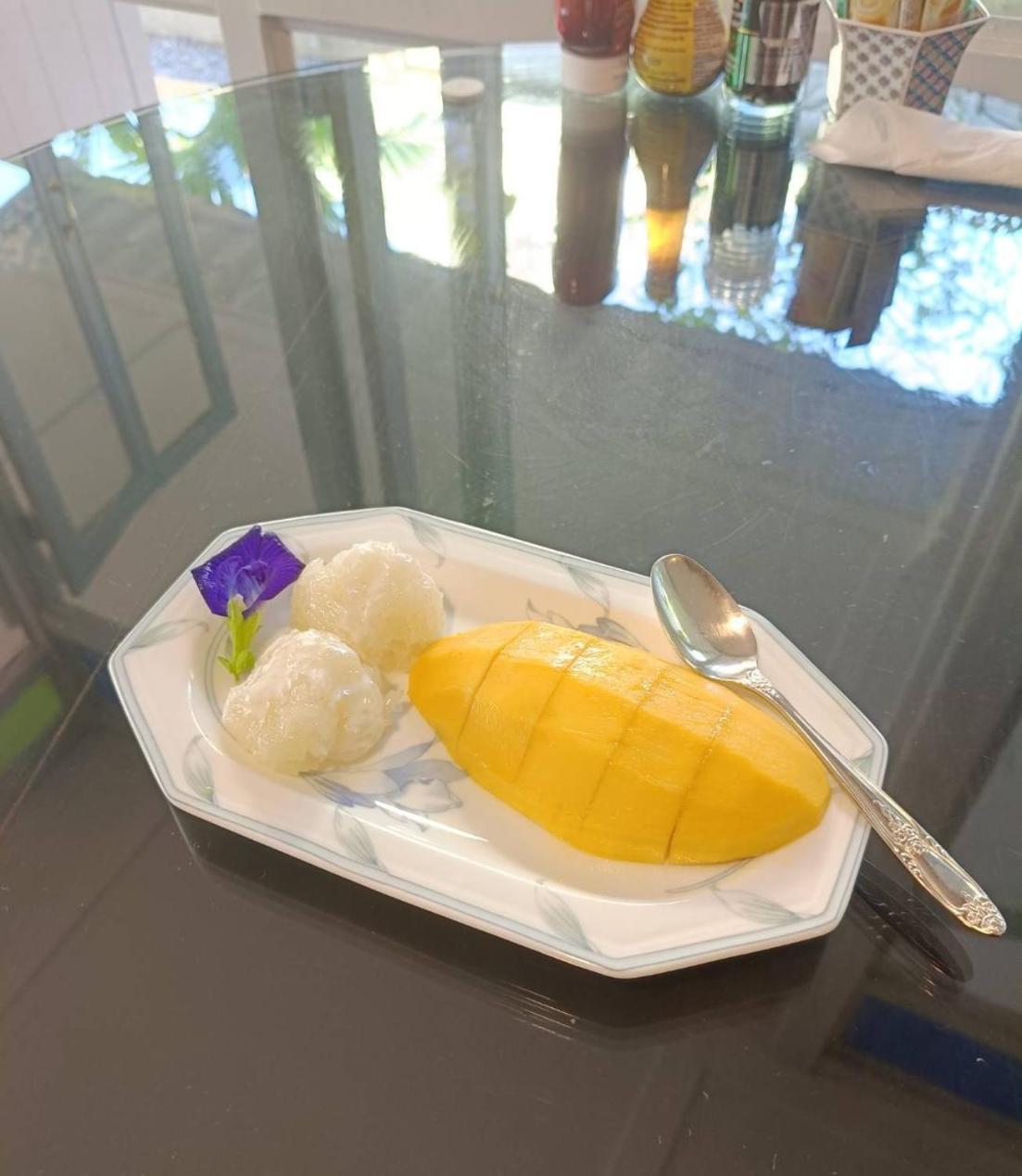 曼谷 Baan Debtida酒店 外观 照片